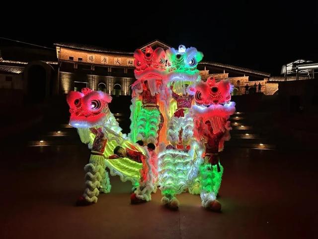 跟着醒狮去旅行！肥娟夫妇在线“摇人”！