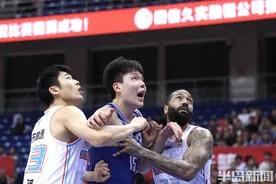 以“诚”为主！青岛男篮签约本土内线球员贾诚，已凑齐三外援新赛季稳定为主图片