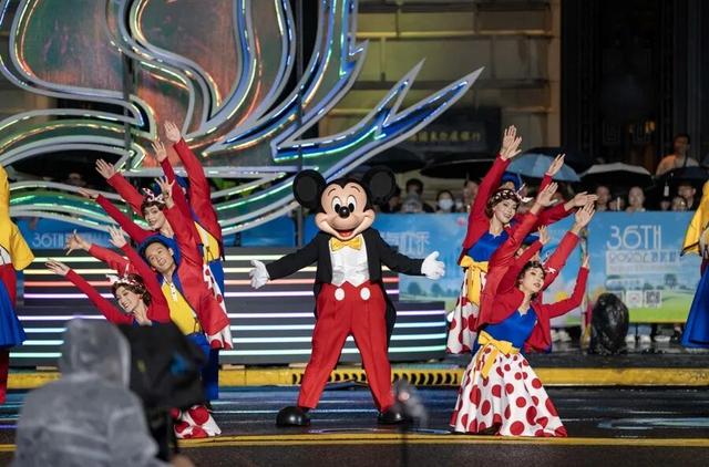 美图来袭！上海旅游节花车巡游精彩瞬间→