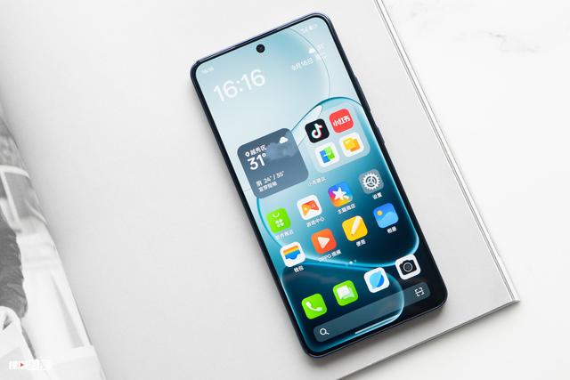 OPPO K13s图赏：外观惊艳，更有轻薄好手感