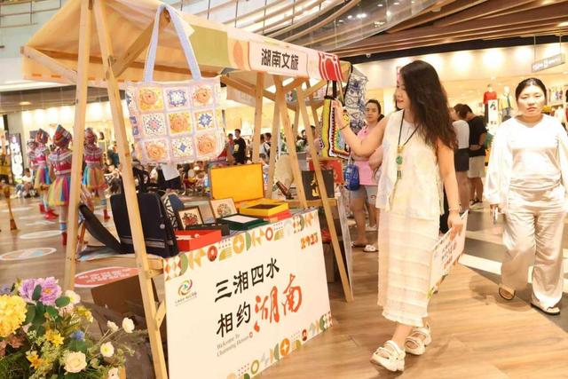 湖南文旅精彩亮相2025上海旅游节 引全球游客关注点赞