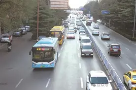 兰州开通23条公交线路，涉及11个小区、16所学校、4个园区、3所医院、6个商圈图片
