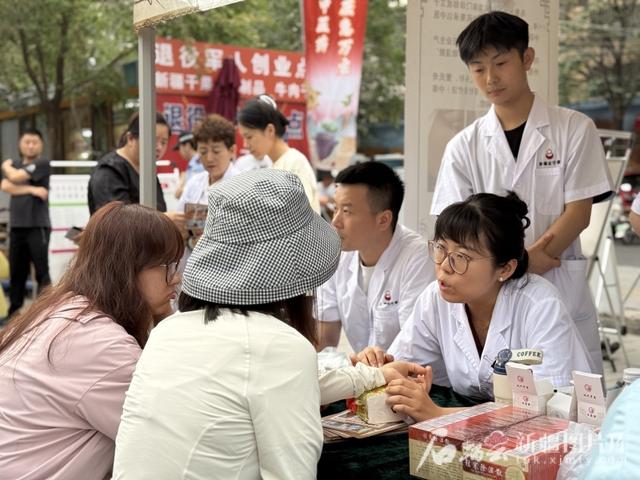 品尝美食、欣赏歌舞、号脉开方……新疆夏日夜经济 多彩体验与新活力