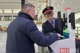 终于等到你：1100多名旅客“尝鲜”，荆荆高铁开通运营图片