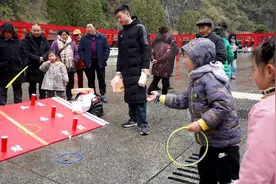 四川宝兴：欢声笑语闹元宵，趣味游园暖春寒图片