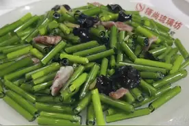 手艺人用玻璃做出39盘菜图片