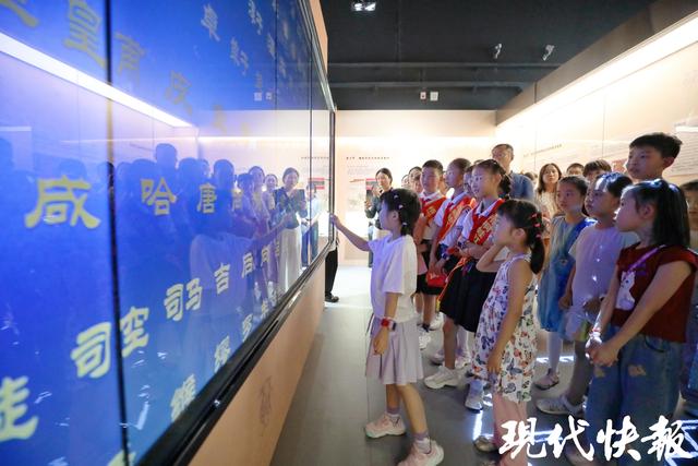 邂逅AI毕昇，对话“江苏工匠”！现代+小记者开启“探索一本书的诞生”研学之旅