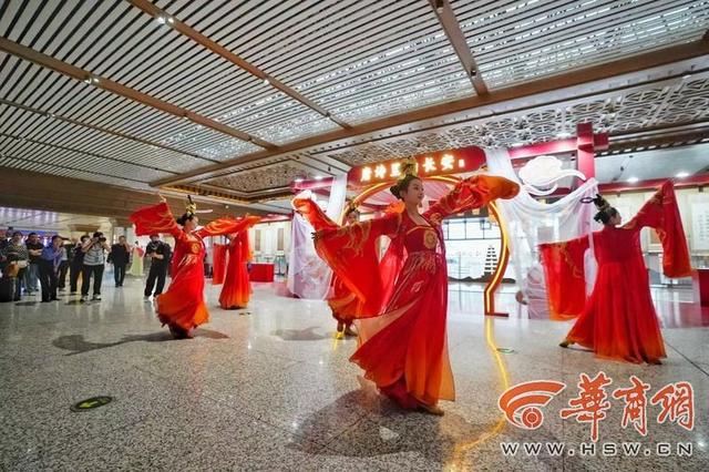 让文物“走出”博物馆 到西安火车站看“唐诗里的长安”