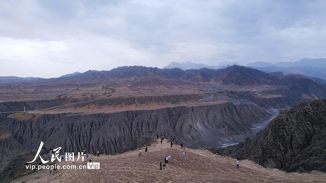 新疆乌苏：壮美大峡谷