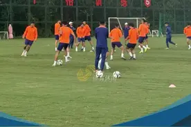 剑指决赛！今晚，来闪电新闻客户端看山东泰山队足协杯半决赛决胜之战图片