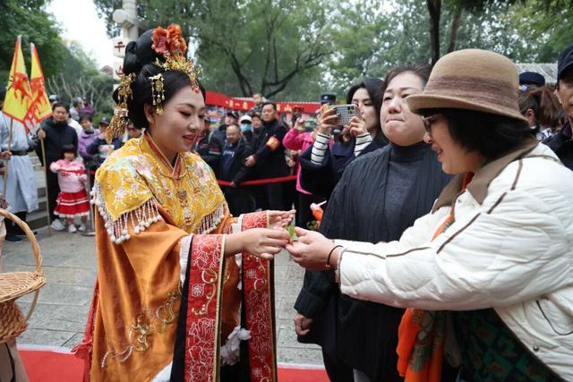 第42届千佛山“九月九”重阳山会开幕