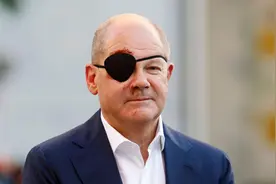 德国总理朔尔茨跑步时摔伤脸部，戴眼罩“海盗”形象引热议图片