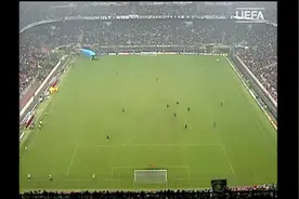 大帝的完美表演！03年欧冠，亨利2射2传助阿森纳5-1国米视频封面