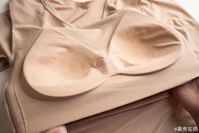爽翻了！今天起女生真不用穿内衣了......