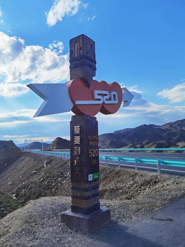 旋转！跳跃！新疆塔城地区在沪 “快闪” 推广，盛邀上海市民游客探索“油画塔城 草原圣地”