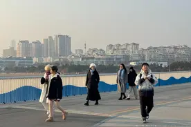 周末要下雨啦！明晚起大风降温一起来袭，平均降温6-8度图片