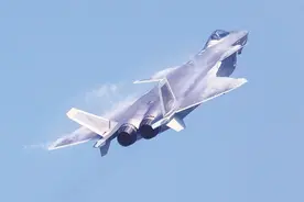 运-20赴韩接运43位志愿军烈士遗骸 歼-20在中国领空伴飞护航 “双20”将迎革命先烈回家图片