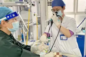 六旬老人锈铁钉刺破脚 引发破伤风住进EICU图片