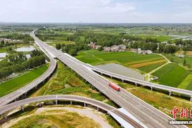 武汉至松滋高速中的仙桃至洪湖段正式通车图片