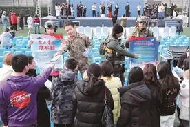 重庆市积极发动高校军事类社团参与征兵宣传图片