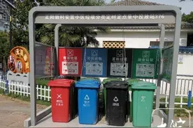 六安：社区联手物业自制简易拉绳，让倒垃圾居民不碰“脏”图片