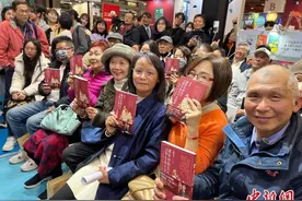 台湾教师区桂芝发表新书《课本中消失的文学生命与千古追求》图片
