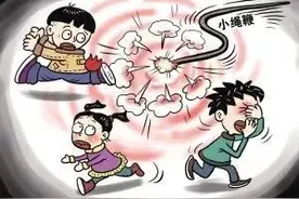 又闯大祸！“熊孩子”路边放炮，引发仓库大火图片