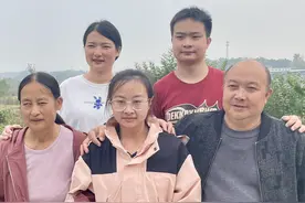 女孩刷寻亲视频找到亲生父母  走失17年终团圆！图片