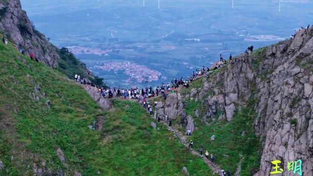 突然火爆出圈！一大批人直奔青岛这里，现场排起长龙……重要提醒→