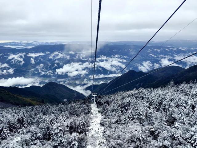 秋日雪景 | 雪后的螺髻山到底有多美?快来看!