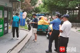 一居民多次乱丢垃圾不听劝阻，小区物业求助执法部门图片