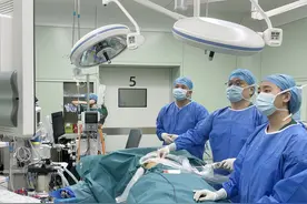 九旬老人腿疼两年无法行走，竟是罕见“闭孔疝”卡压神经图片
