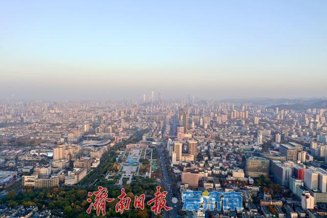 一年四季 泉在济南丨经四路邂逅落日熔金 城市天际线披上梦幻衣裳