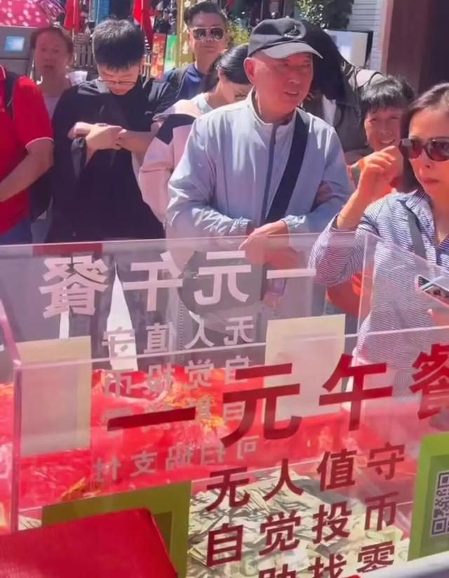 持续9年的“1元午餐”，门口10元景区7元的雨衣……来河南的游客被景区物价“惊呆了”