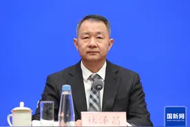 企业招用离校两年内未就业高校毕业生，每人最多补1500元图片