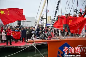 中国“独臂船长”登顶“海上珠峰”图片