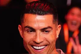 利雅得胜利客场10人险胜吉达国民 C罗：（战斗）直到最后一刻！图片