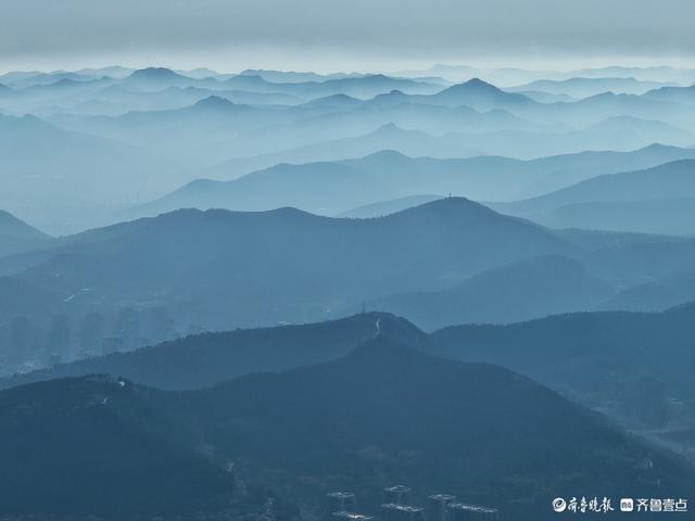 远瞰南部山区，连绵起伏