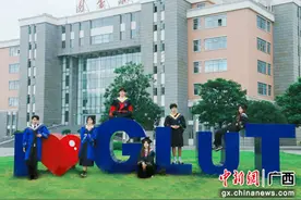 桂林一大学为学生打造“毕业回忆” 10年累计送出9万份图片