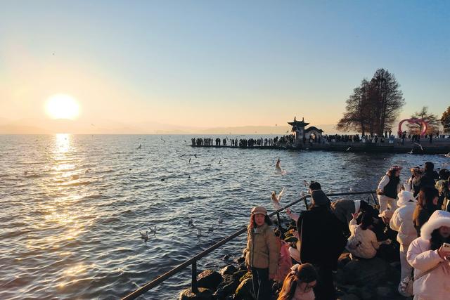 看日出、追红嘴鸥、拍婚纱……总要去一次大理龙龛码头吧！