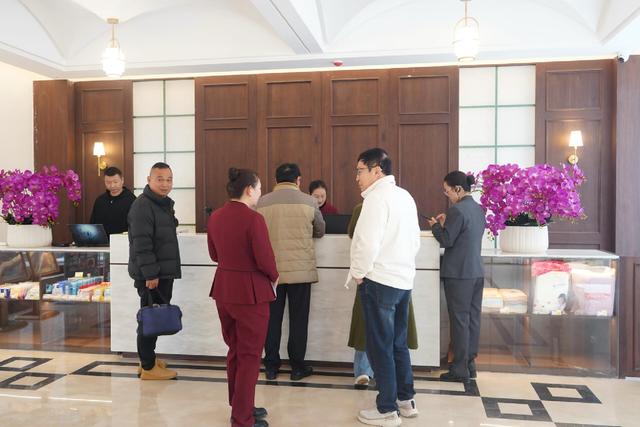 天气转冷，安宁“天下第一汤”温泉试运营受热捧