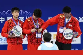 孙杨：“这样的画面挺好的，老和新都在一起”图片