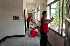 怀宁县雷埠乡妇联：开展机关清洁，美化办公环境图片