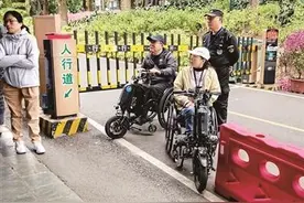 残疾人驾轮椅进植物园受阻？景区回应→图片