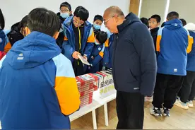 书香进校园 阅读润心田图片