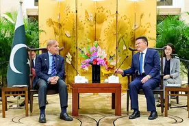 “历史已经驳斥了对中国模式的一切质疑”，巴基斯坦总理率庞大经贸团访华图片