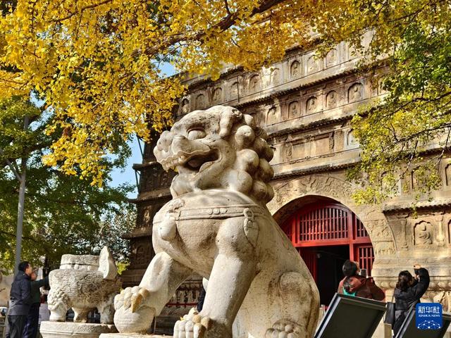 北京：五塔寺秋色浓