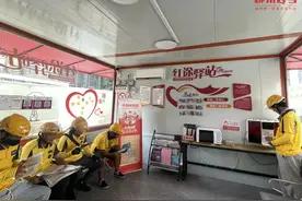 柳州“外卖骑手”化身“正义骑士”解锁新任务 ！多地鼓励这样做→图片