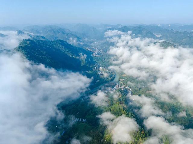 名场面！云海“漫”过矮寨 崀山“浮”于云端……