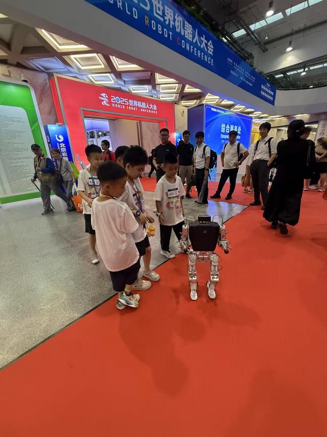 八“仙”过海，鏖战未来，一文看懂2025世界机器人大会 |聚焦